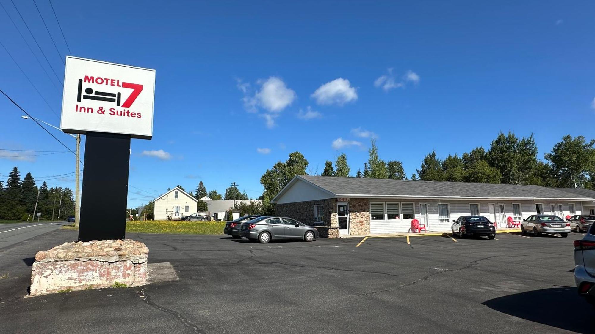 Motel 7 Inn & Suites Beresford Esterno foto