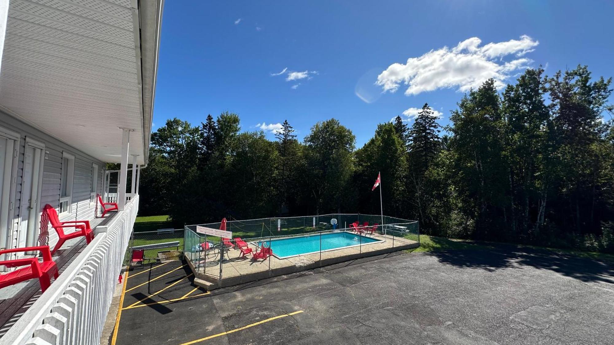 Motel 7 Inn & Suites Beresford Esterno foto