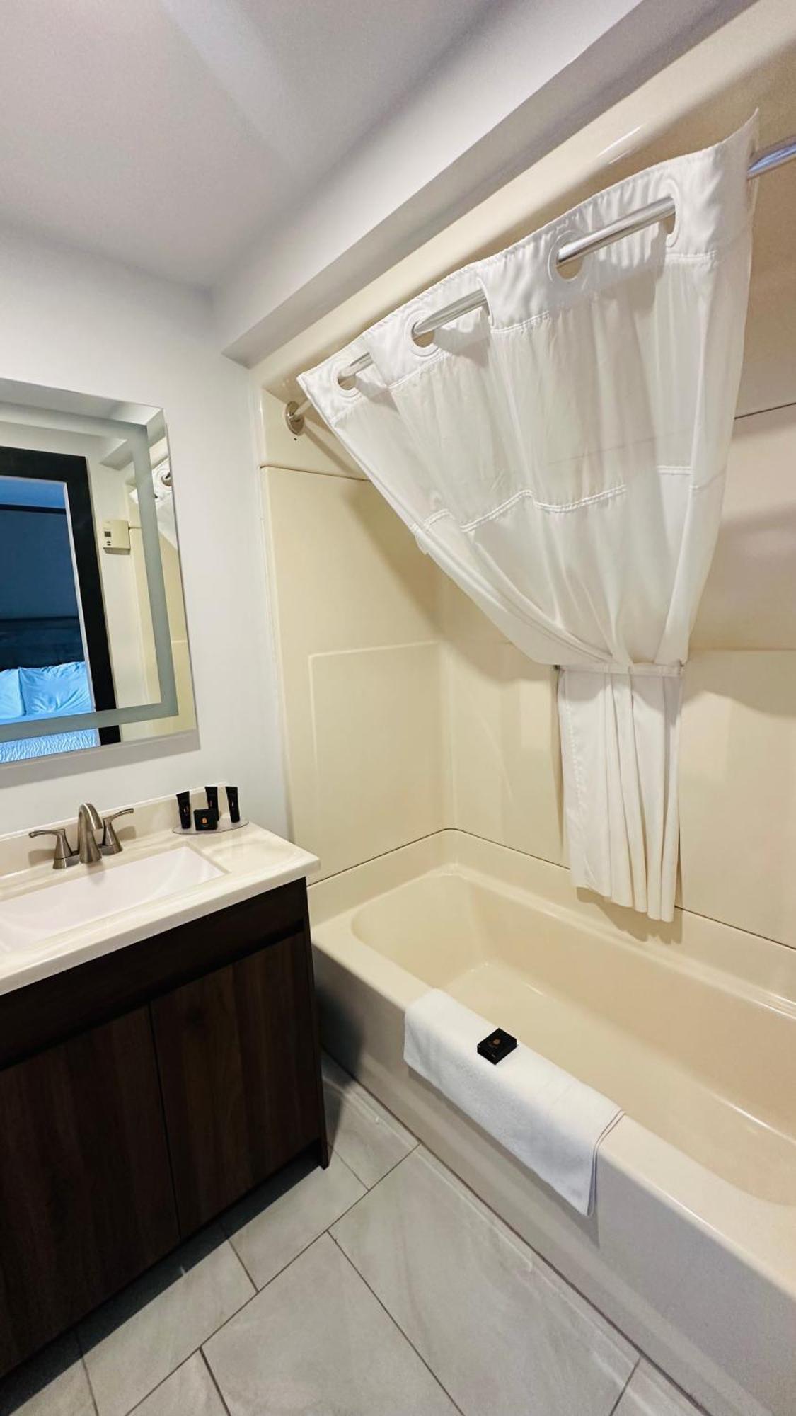 Motel 7 Inn & Suites Beresford Esterno foto