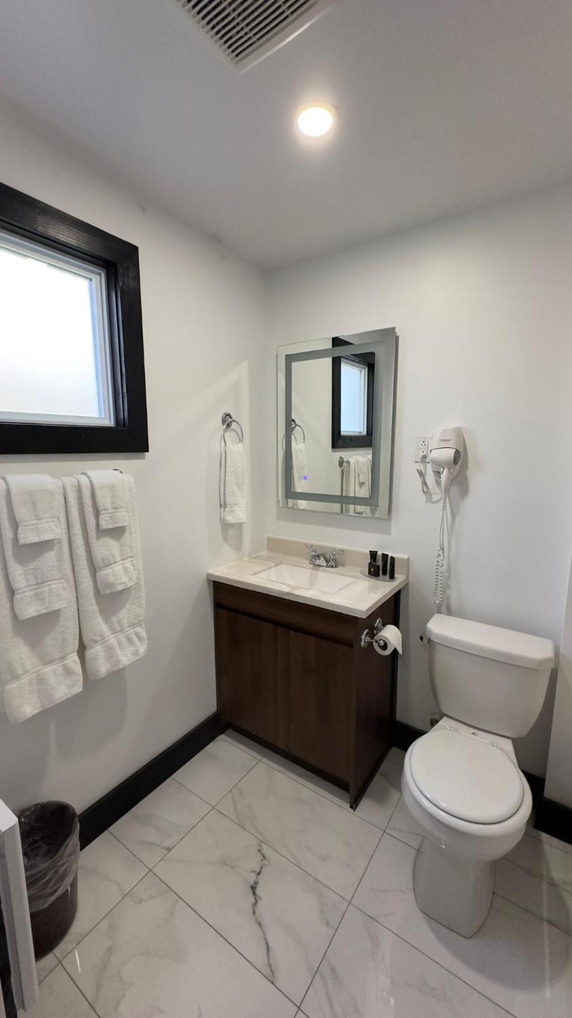 Motel 7 Inn & Suites Beresford Esterno foto